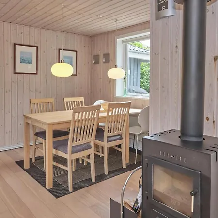 Stunning In With 3 Bedrooms And Internet